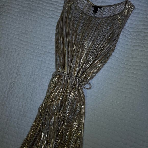 Gold pleated H&M MIDI dress - Picture 4 of 4